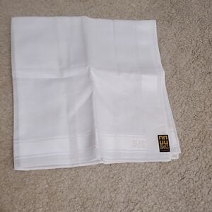 Daks White Handkerchief
